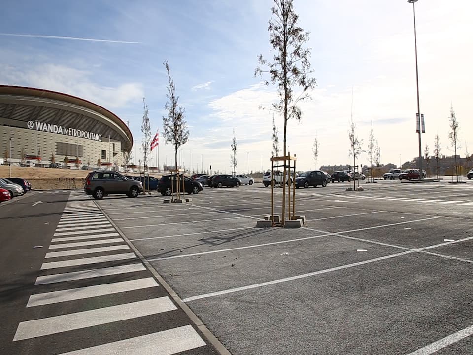 Acceso al parking oficial del Estadio Metropolitano, Madrid