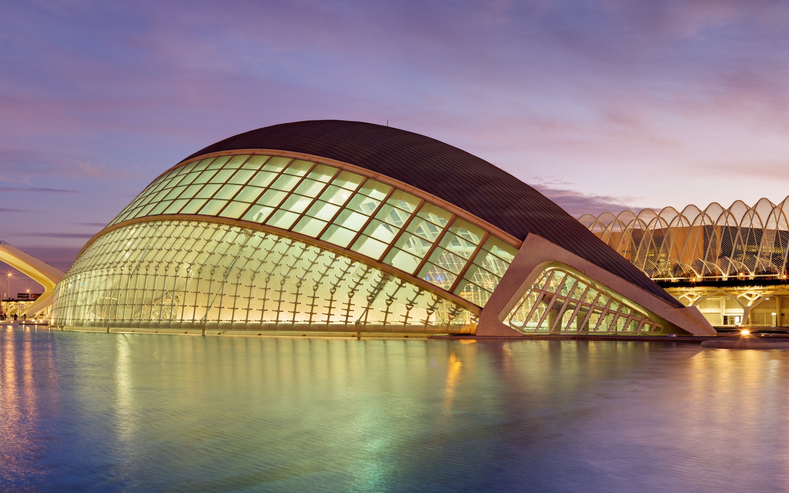 The Hemisfèric at Valencia's City of Arts and Sciences at dusk, in the Valencia Marathon finish area (image of the surroundings)